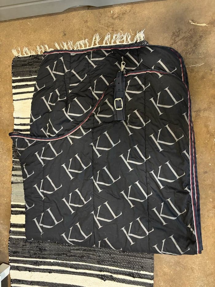 Media 1 of Marinblått stalltäcke från Kingsland Equestrian