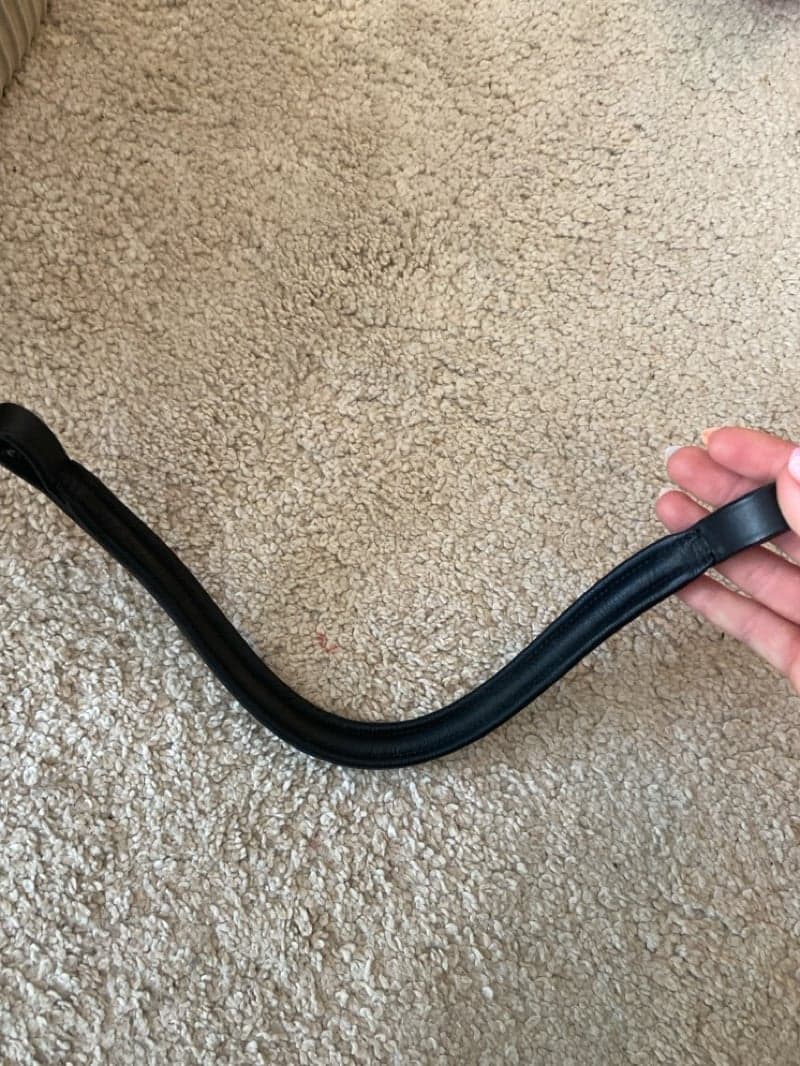 Image 4 of Svart pannband med guld detalj