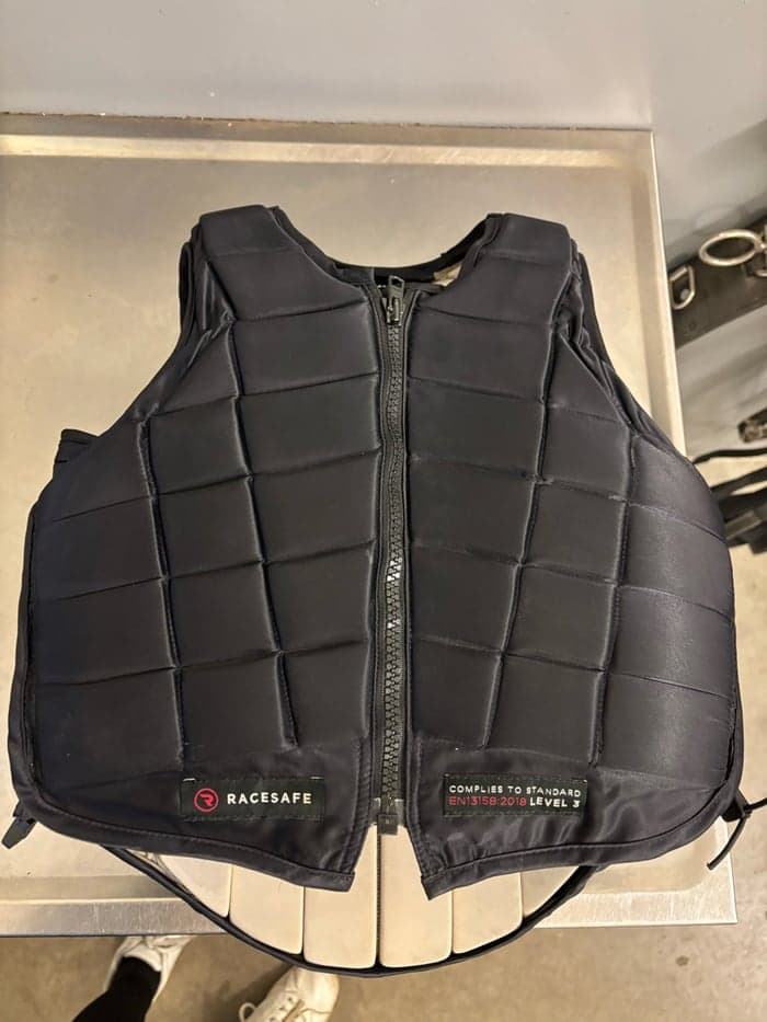 Media 1 of Racesafe väst