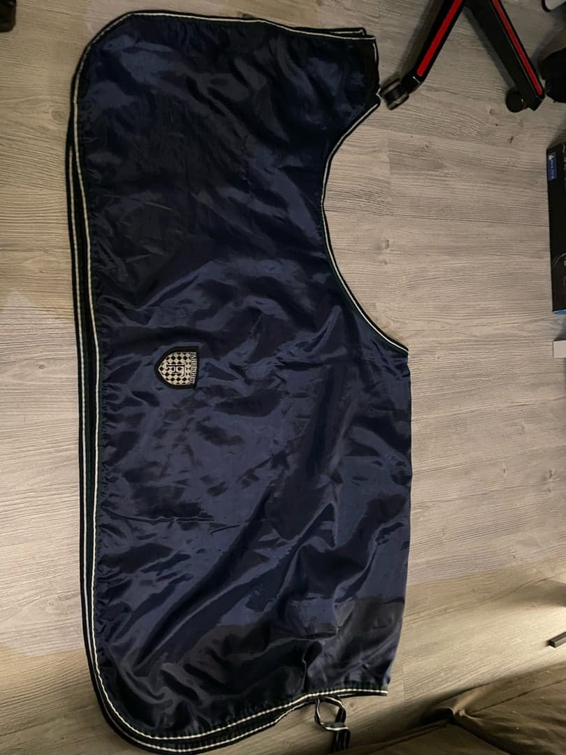 Bild 1 av Mörkblått stalltäcke från Farenheit