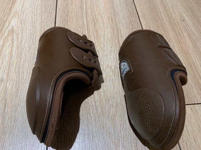 Media 1 av Brun bakskydd