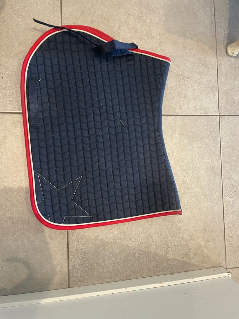 Bild 1 av Mörkblå schabrak med en stilren stjärna ⭐️ 