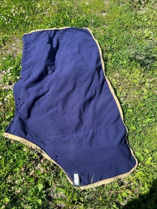Image of Riktigt fint fleecetäcke med guldkant 