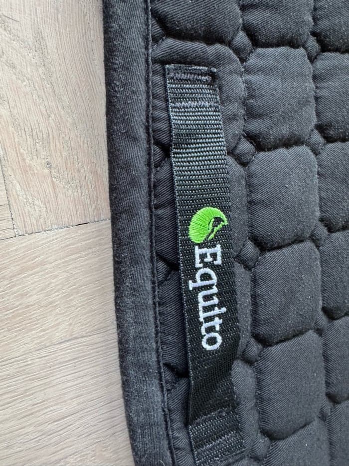 Media 3 of Svart schabrak från Equito