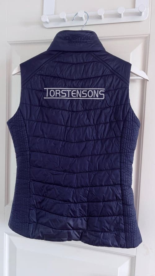 Bild av Mörkblå torstensons väst från Equestrian Stockholm 