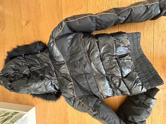 Media 1 of Svart jacka