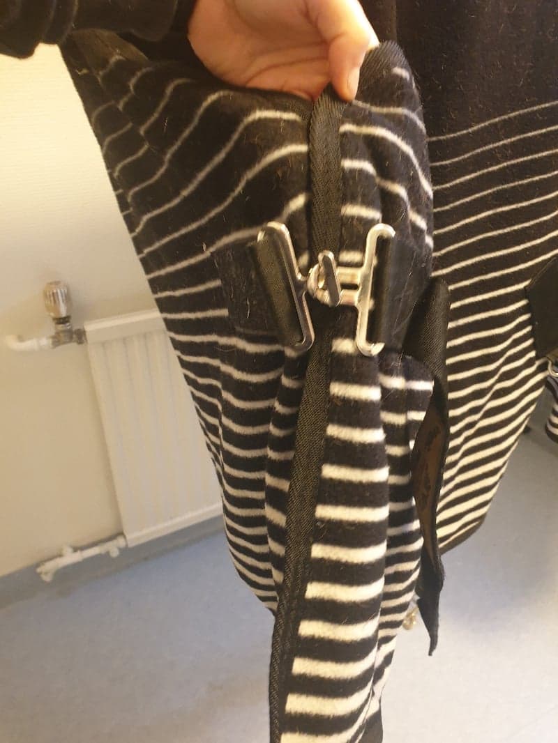 Bild 2 av Black and white rug