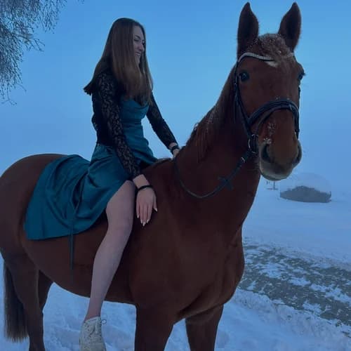 Profilbild av Yasmine Tuvesson