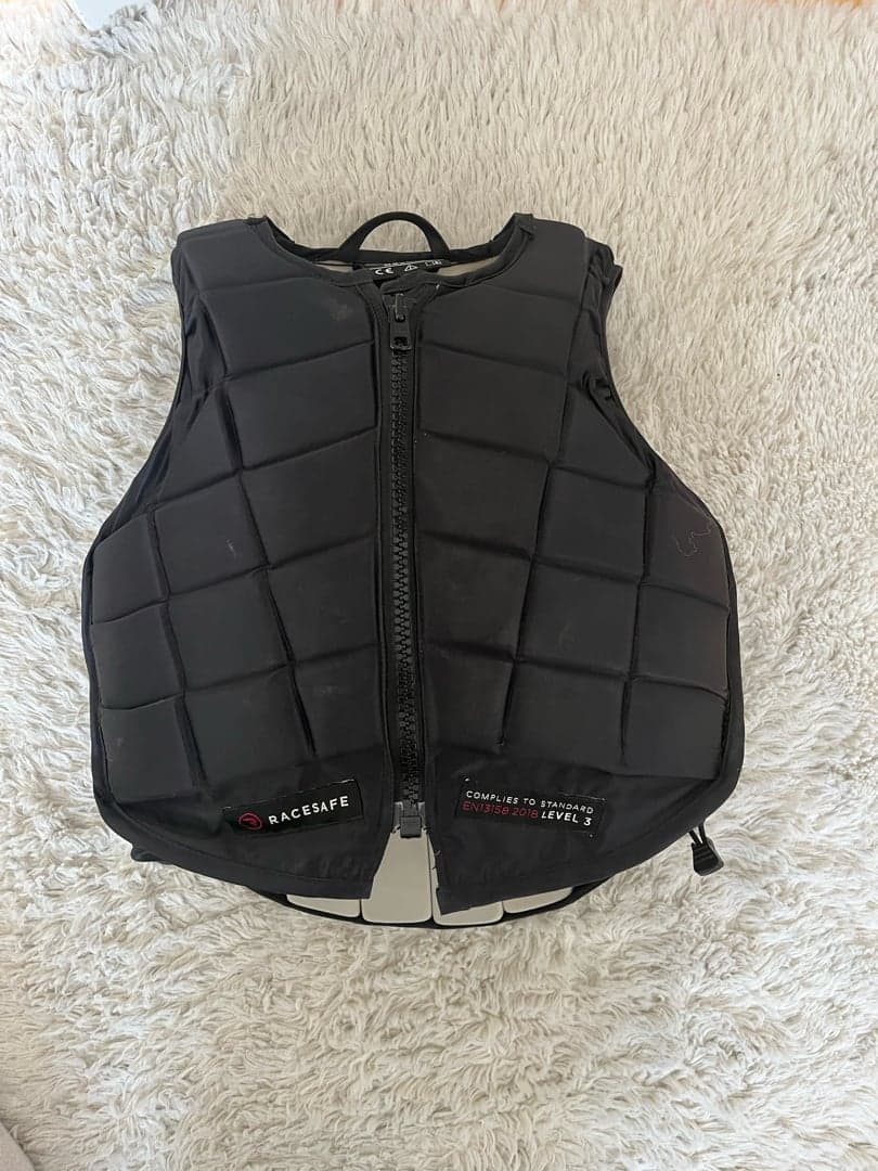 Bild 1 av Svart ridväst från Racesafe