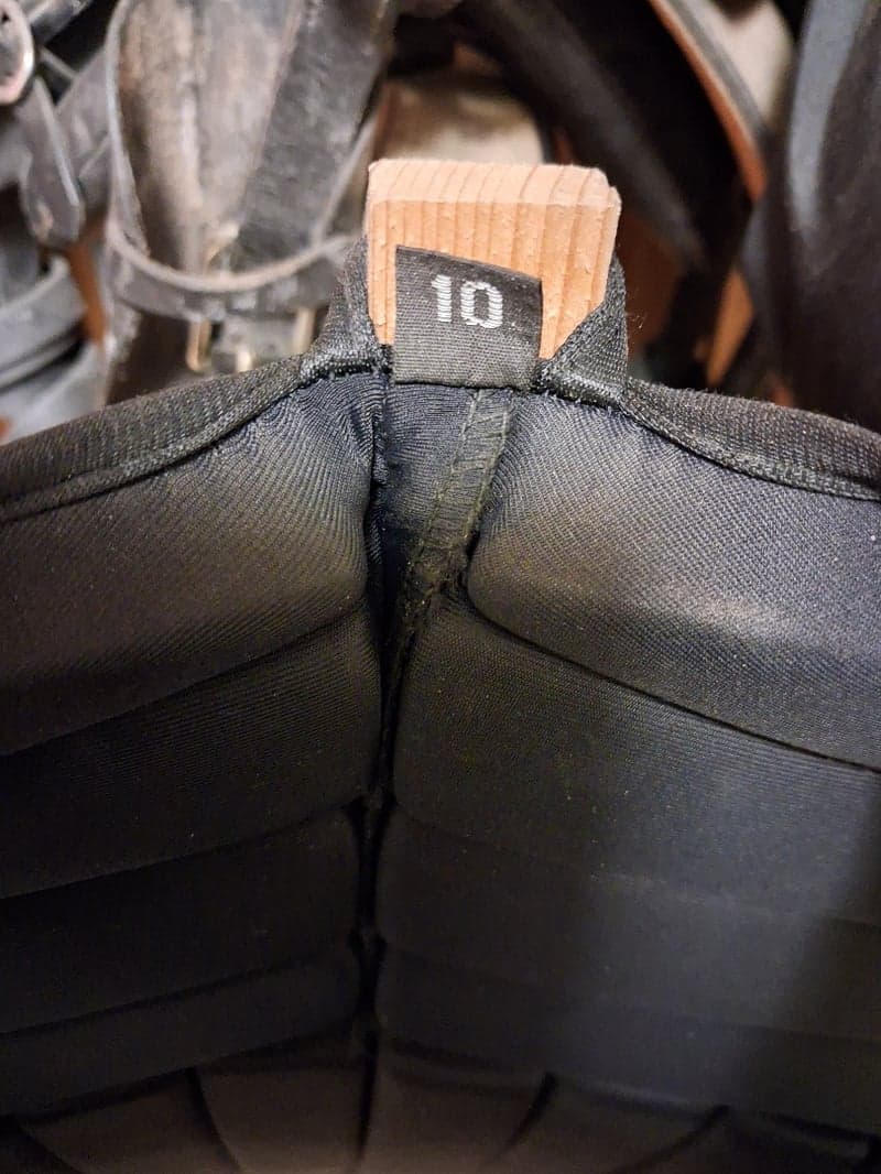 Bild 2 av Svart skyddsväst från CRW stl 10 år