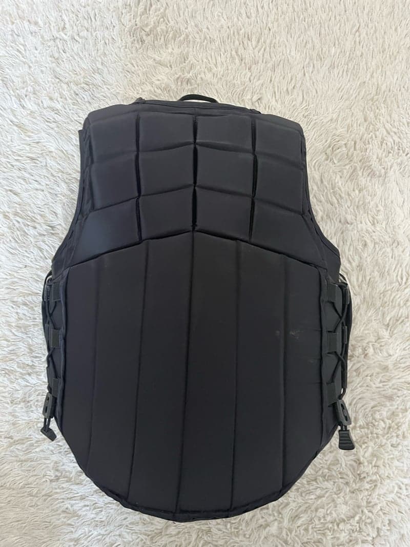 Bild 3 av Svart ridväst från Racesafe