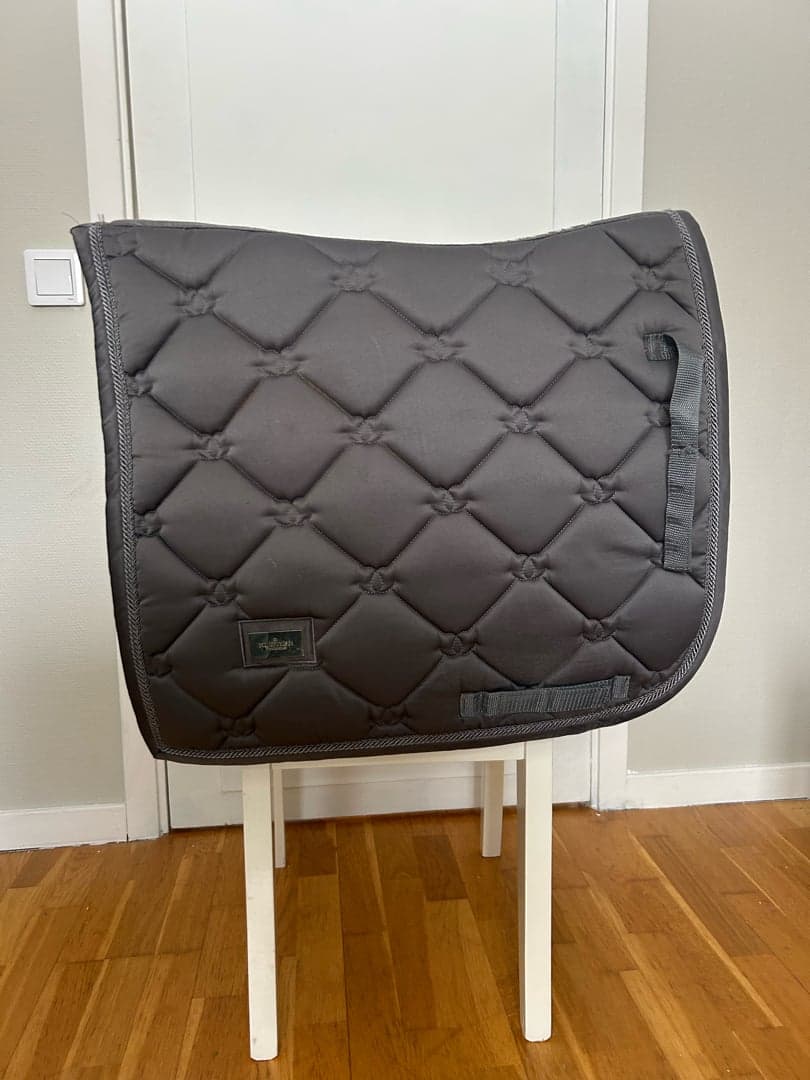 Bild 1 av Grått dressyrschabrak från equestrian Stockholm 