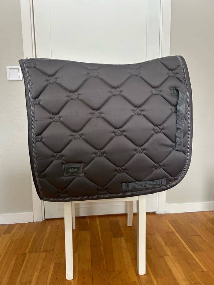 Media 1 av Grått dressyrschabrak från equestrian Stockholm 