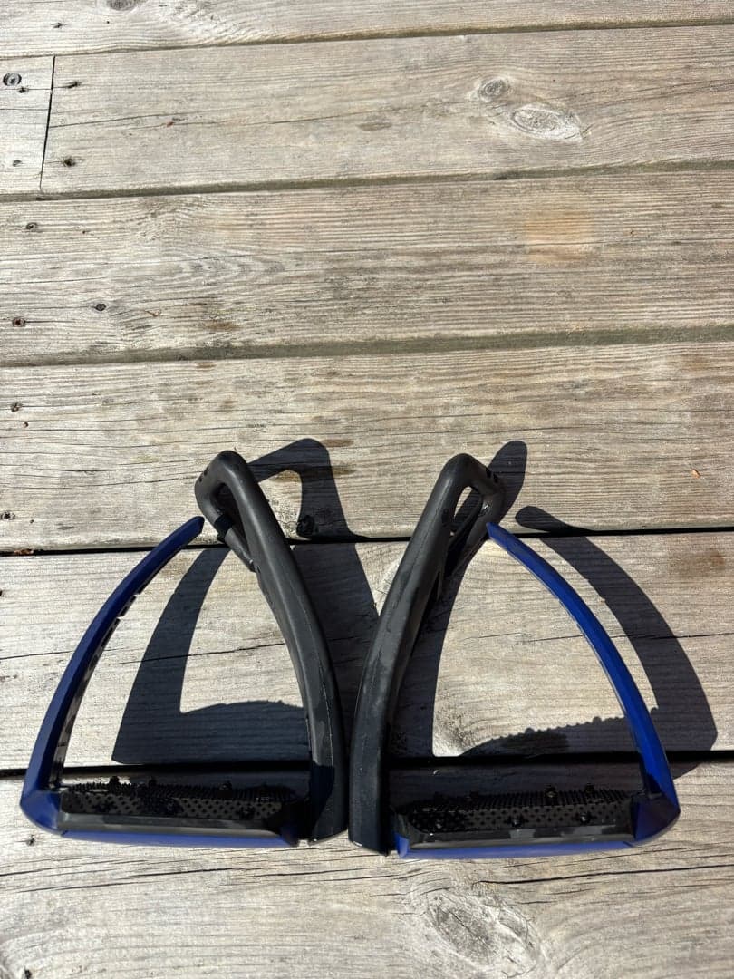 Bild 1 av Blå soft up Freejump stigbyglar 💙