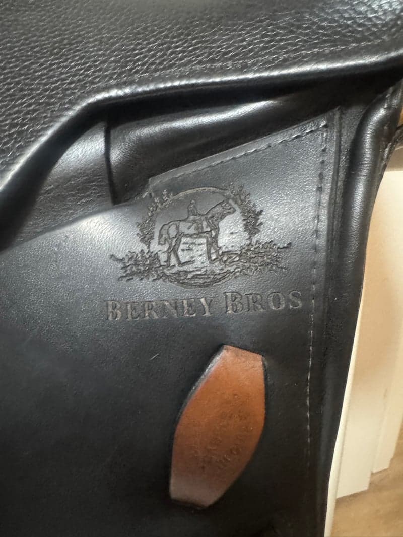 Bild 4 av  Enkåpad sadel perfekt för fälttävlan