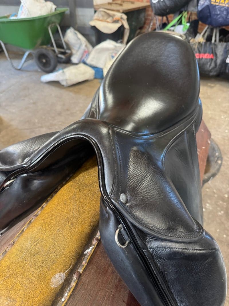 Bild 4 av Dressyrsadel 17 från Cilderic