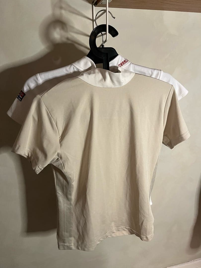 Bild 1 av 2 kortärmade tävlingströjor