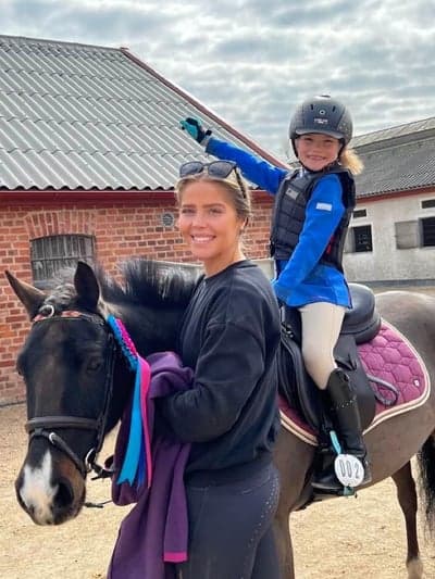 Inlägg 224 av Hoppning med titeln Annabel och Cookie på sin första tävling 