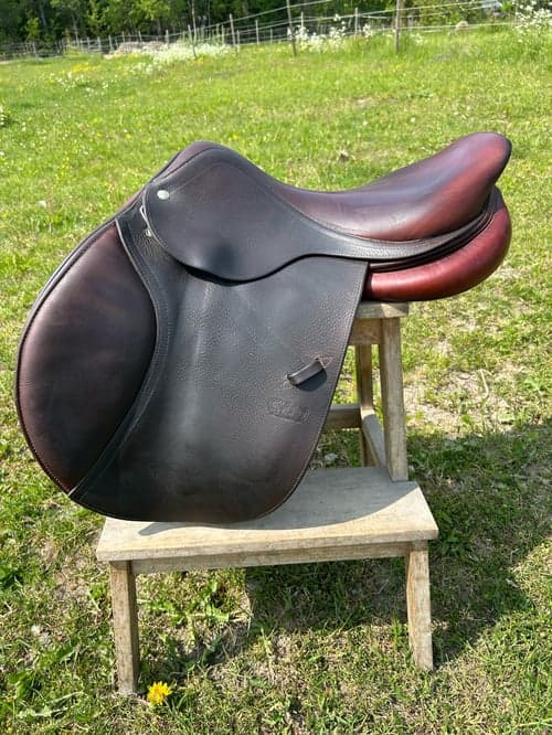 Bild av CWD hoppsadel 17”