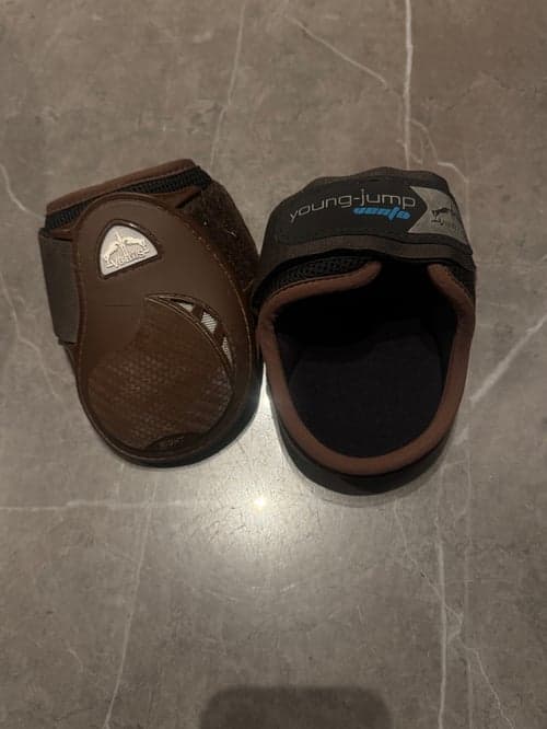 Bild av Bruna young jump Veredus benskydd