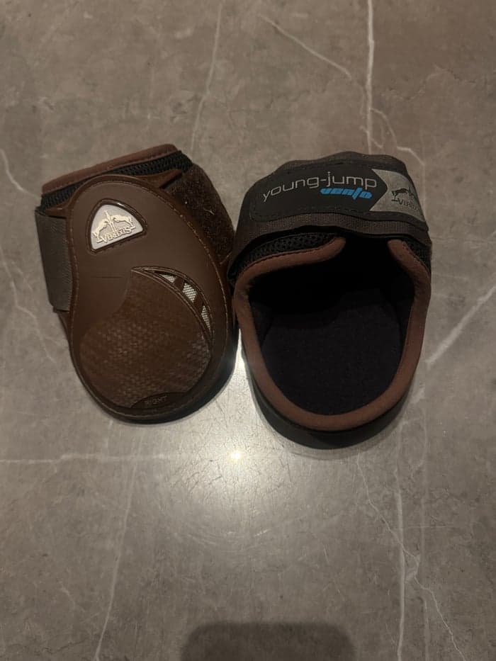 Media 1 av Bruna young jump Veredus benskydd