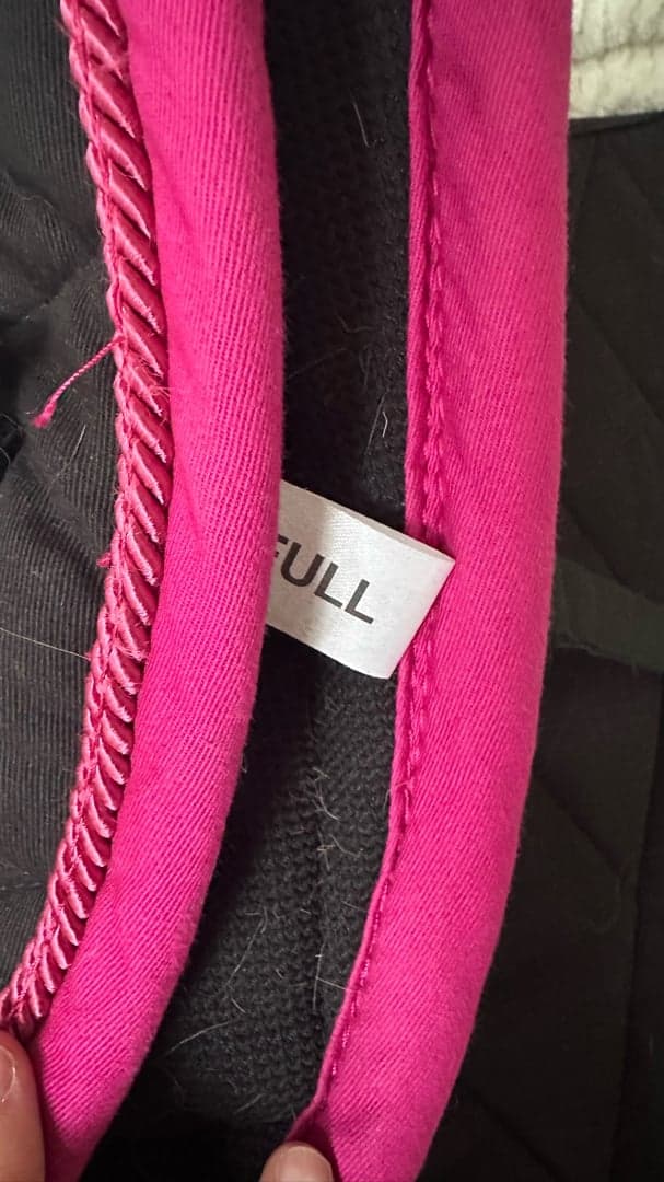 Media 2 av Svart schabrak med rosa kant