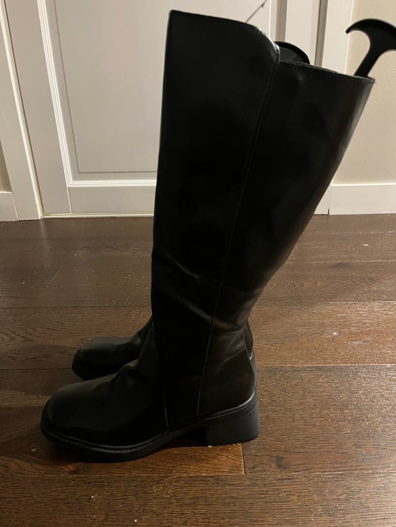 Bild 3 av Svarta ridstövlar