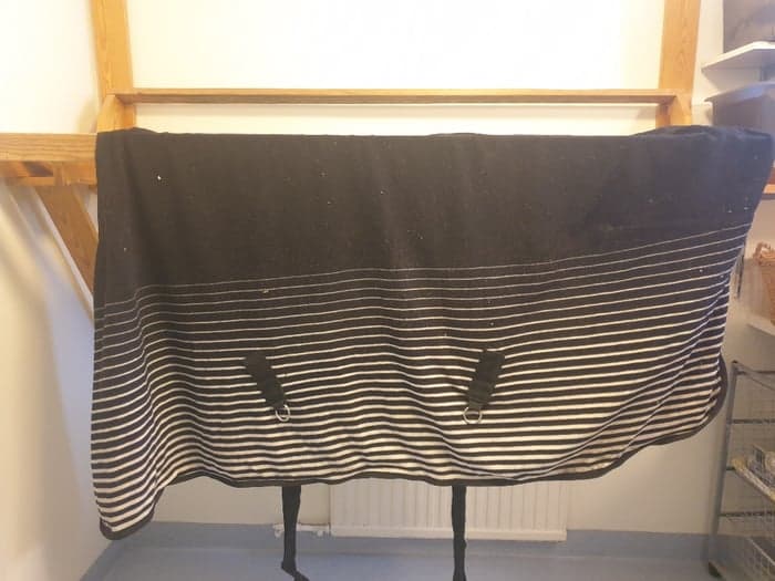 Media 4 av Black and white rug