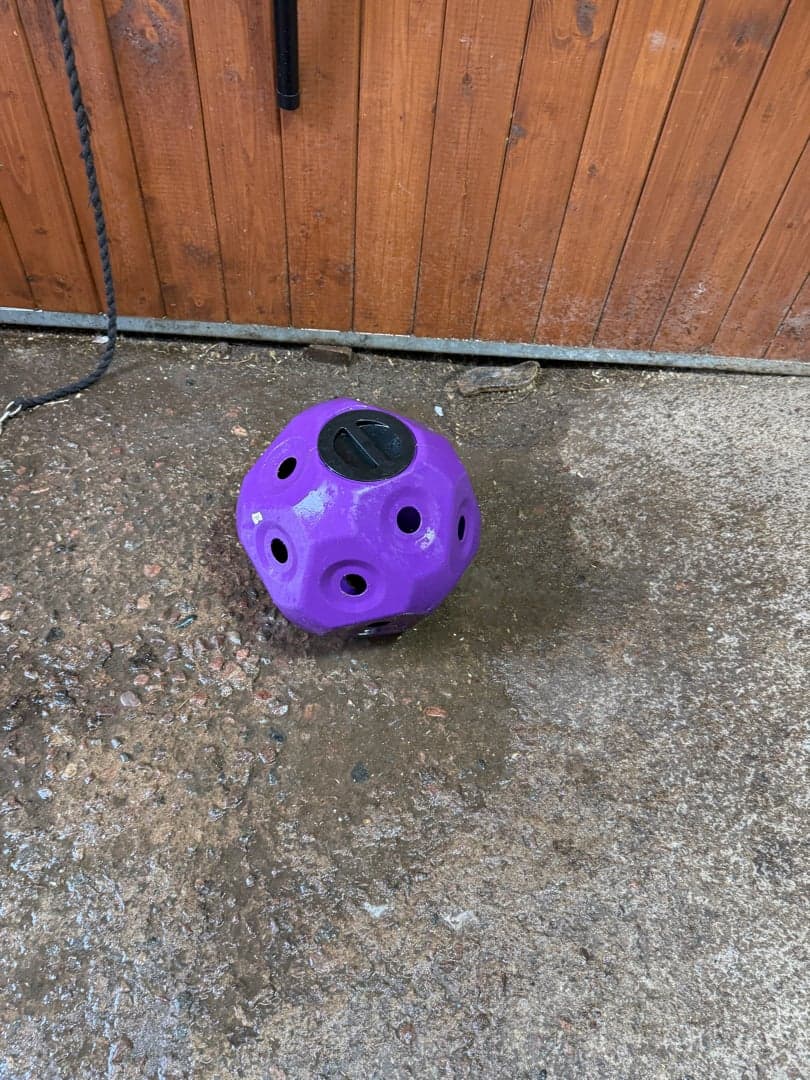 Bild 1 av Hö boll/aktiverings boll