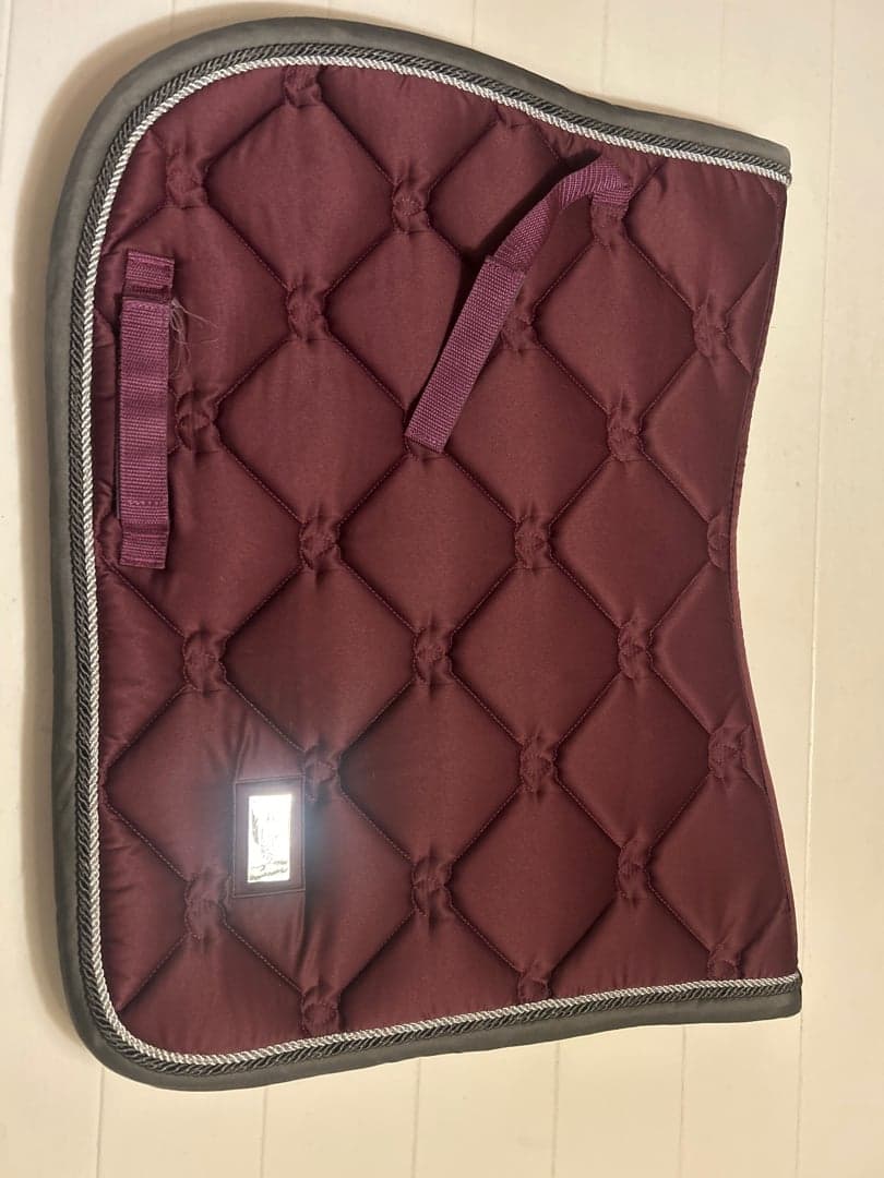 Bild 1 av Vinrött hoppschabrak från Equestrian Stockholm