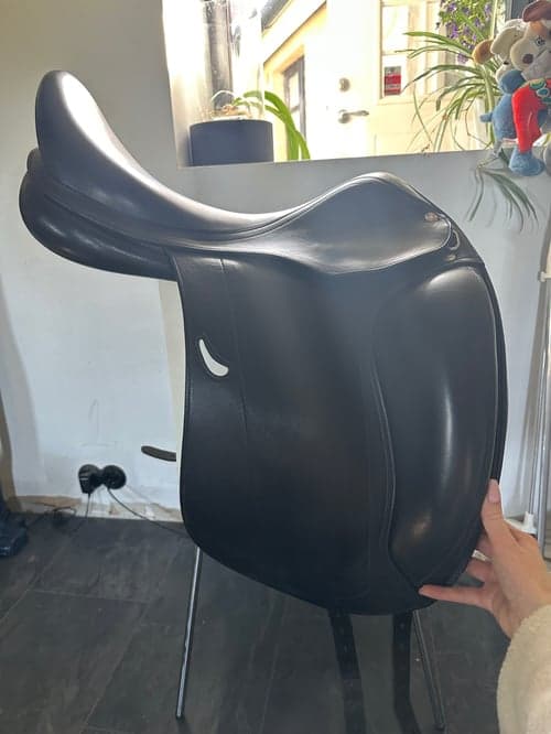 Bild av Svart sadel