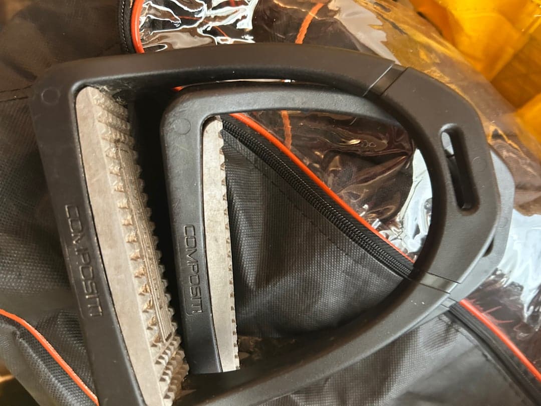 Bild 1 av Svarta stigbyglar från Compositi