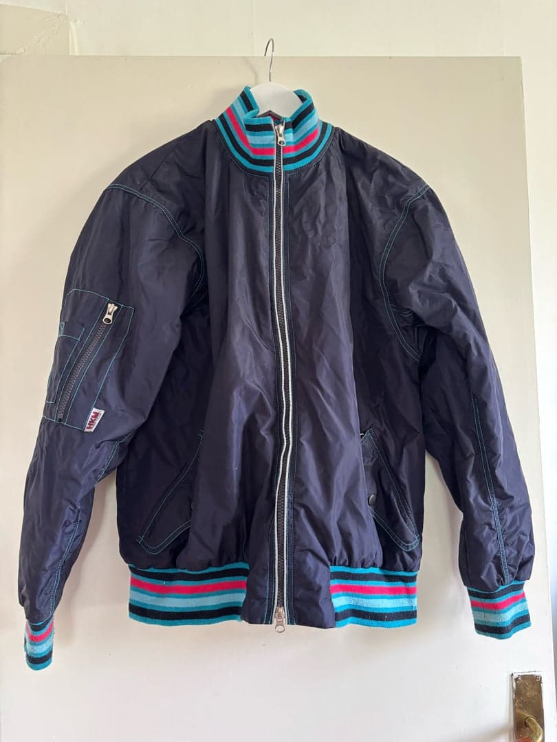 Bild 1 av Mörkblå jacka