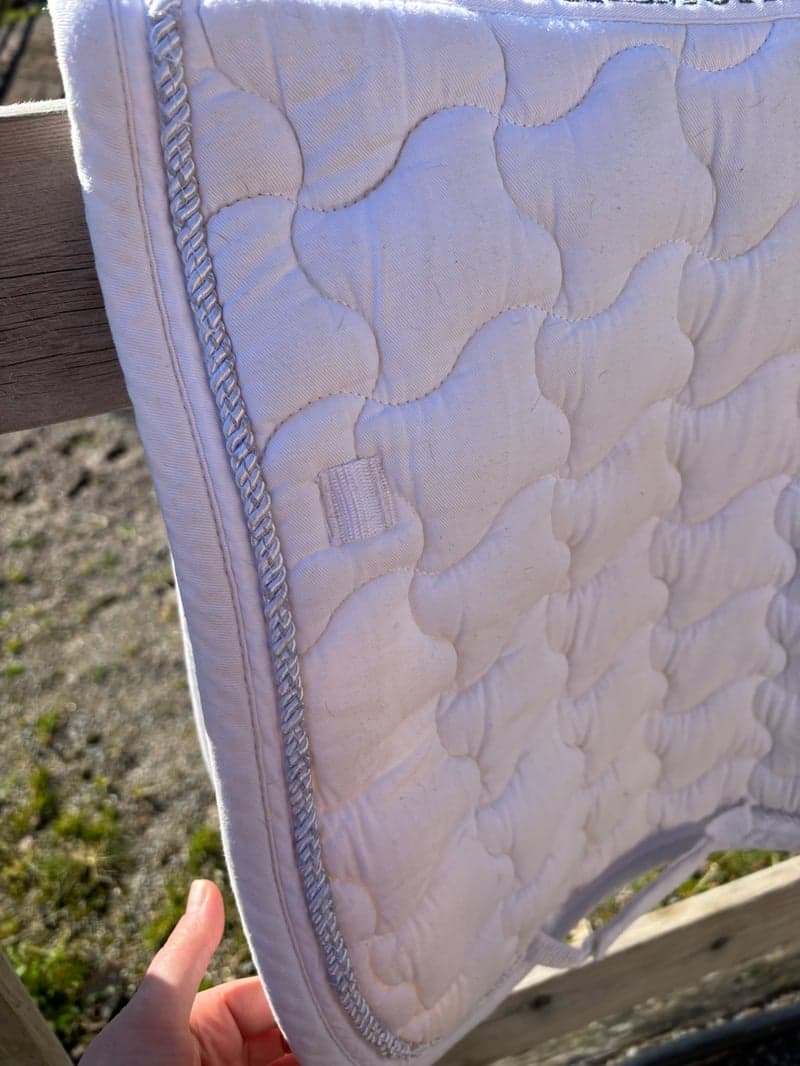 Bild 2 av Vitt schabrak från Schockemöhle