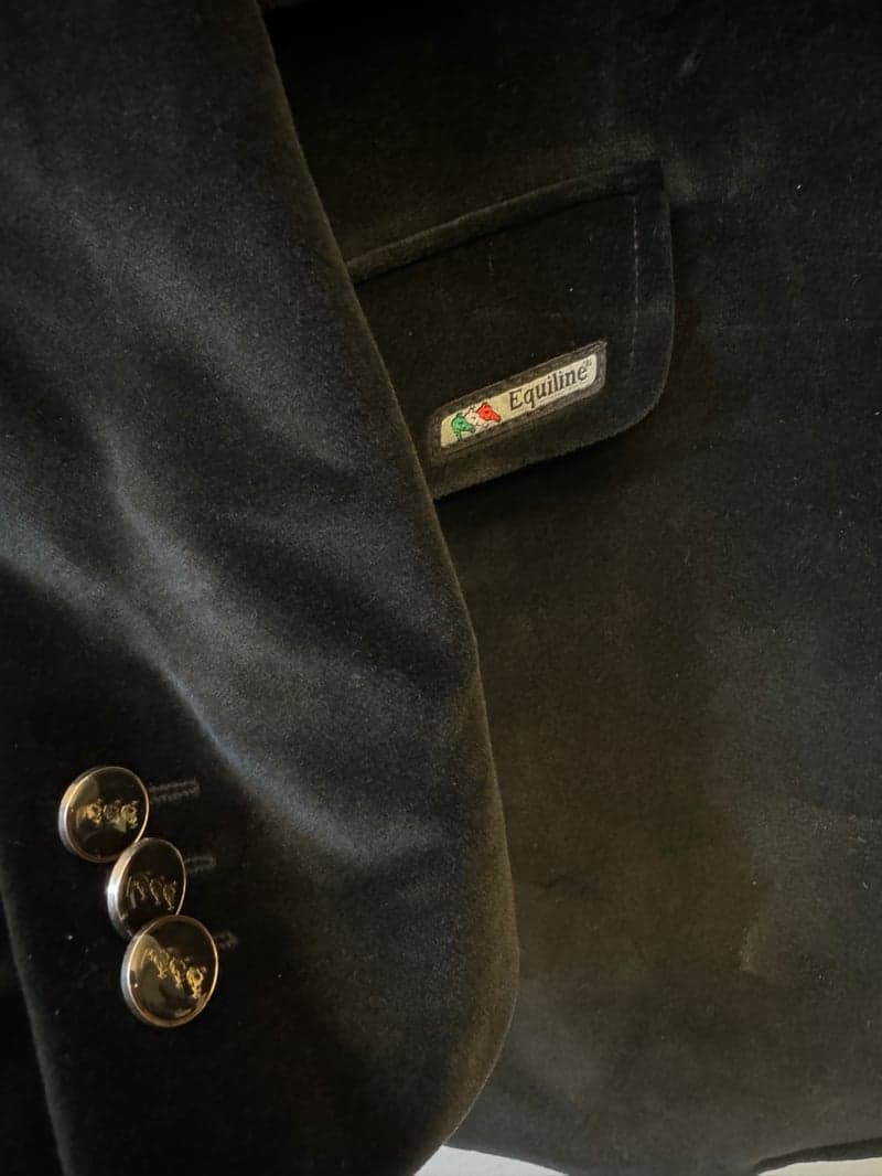 Bild 4 av Svart kavaj i sammet från Equiline