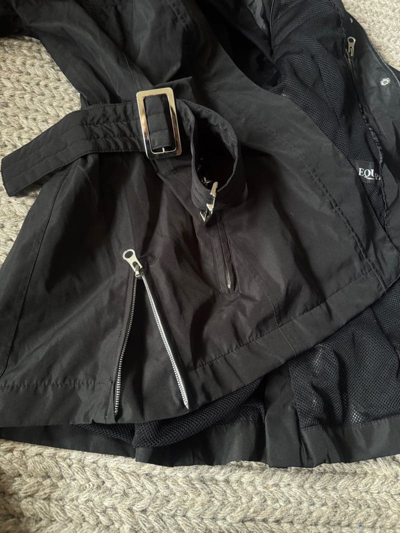 Image 3 of Svart ridjacka från Equipage