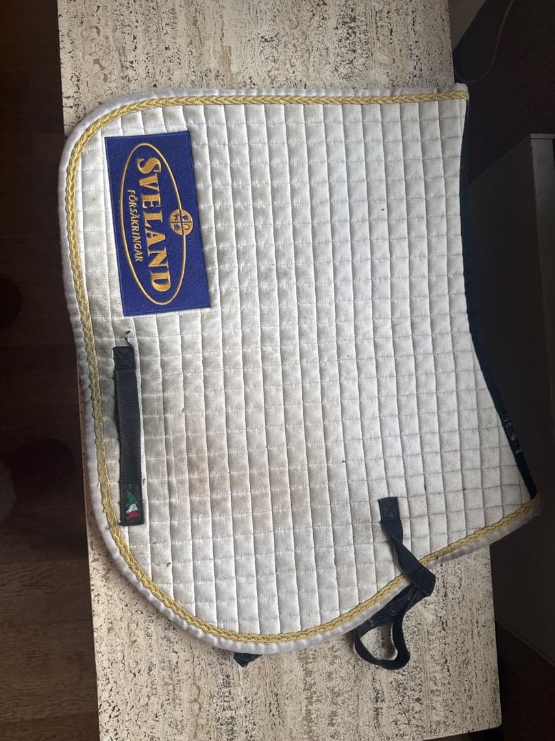 Bild 1 av Vit sadelgjord från Sveland