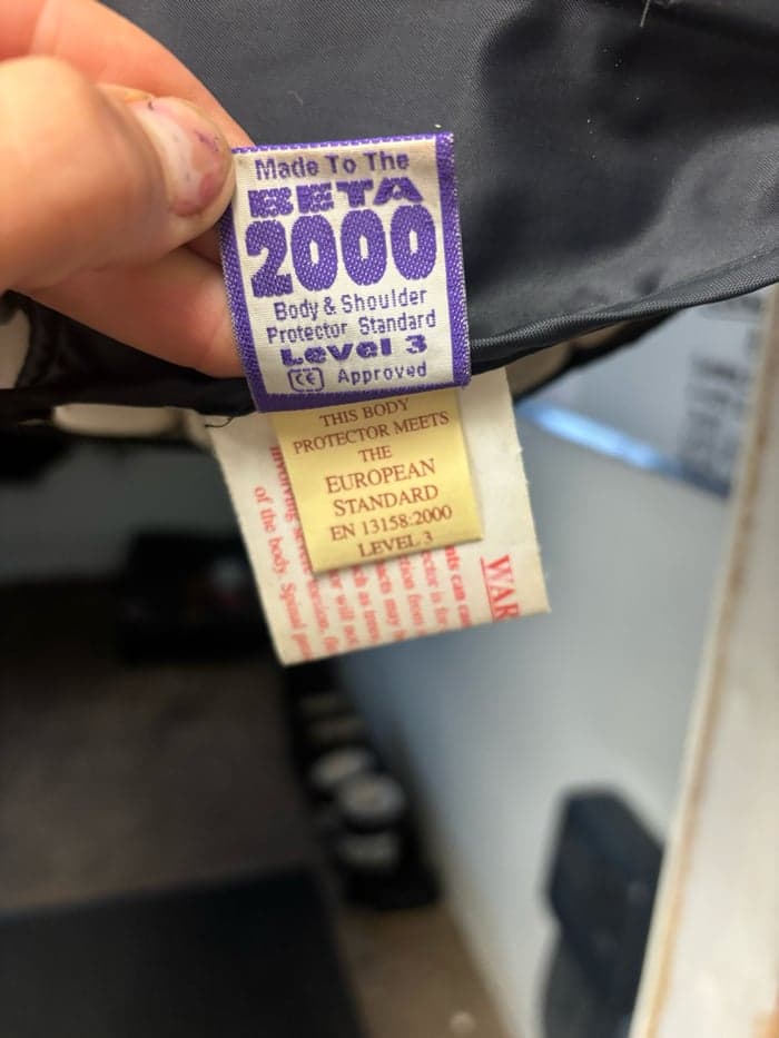 Media 3 av Svart skyddsväst från Racesafe