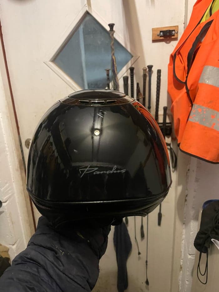 Media 2 av Svart hjälm matt mips med guld detaljer