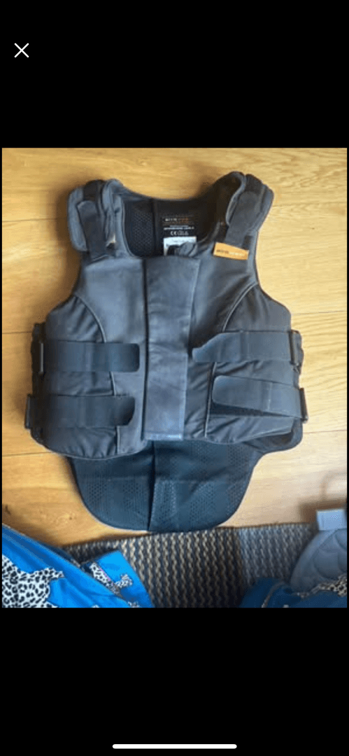 Bild 3 av Ryggskydd hjälm m m