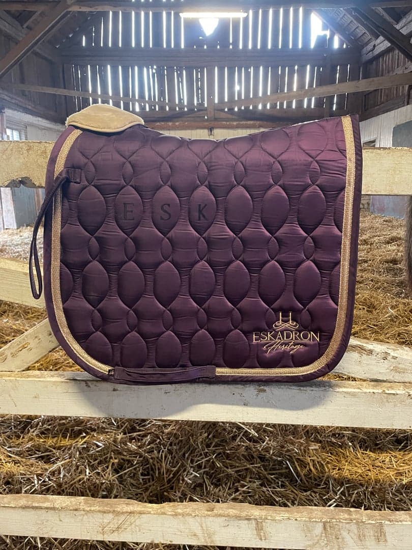 Bild 1 av Mörklila schabrak från Eskadron