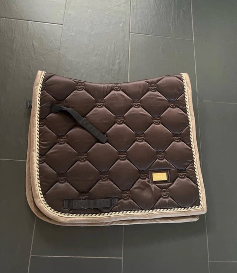 Image 2 of Brunt dressyr schabrak från Equestrian Stockholm