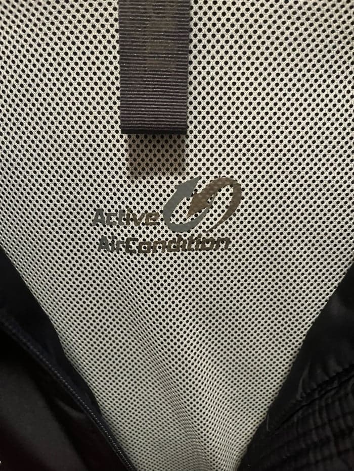 Media 4 av Mörkblå jacka