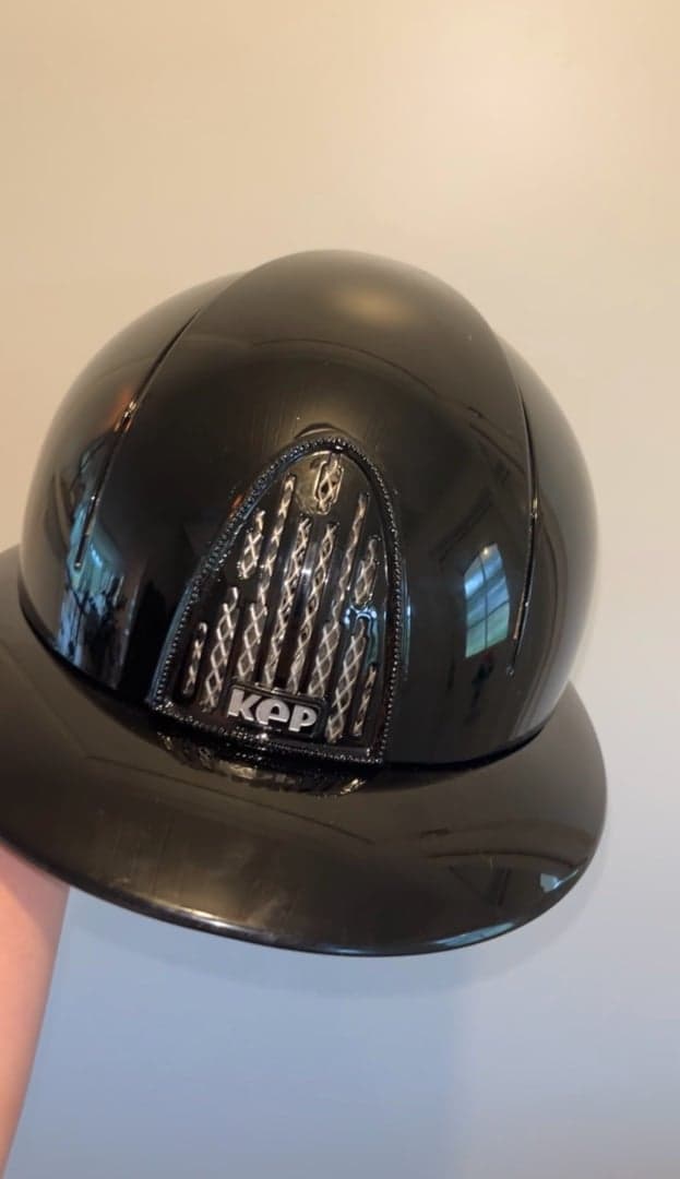 Bild 1 av Svart glossy kep hjälm!