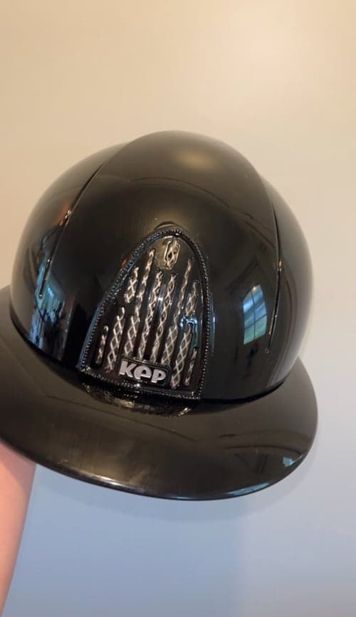 Bild av Svart glossy kep hjälm!