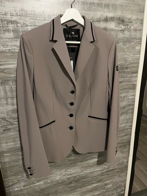 Bild av Beige showjacka från Equiline 