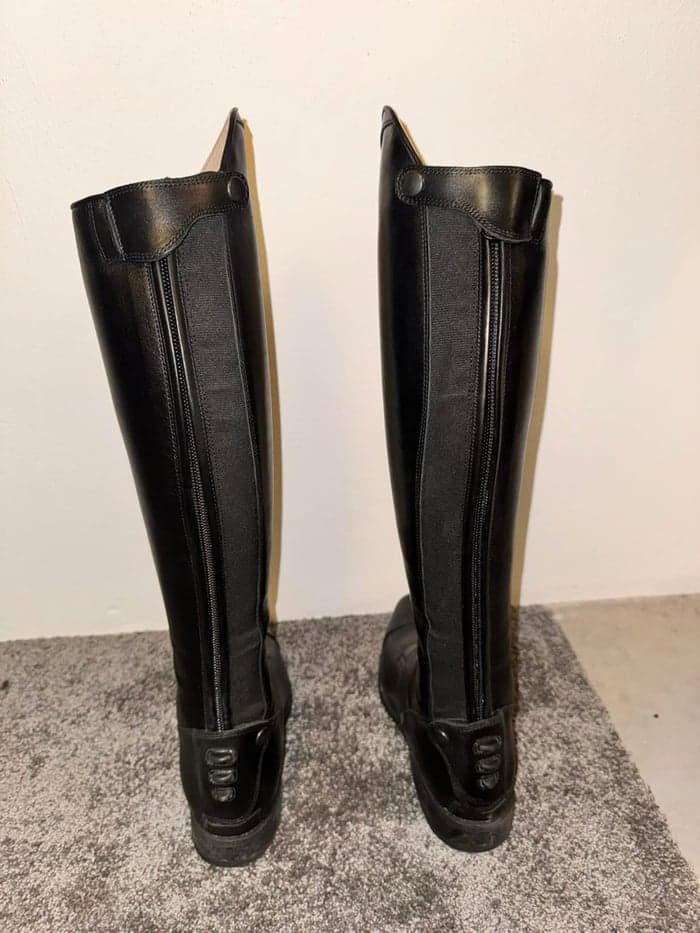 Media 2 av Svarta tricolores ridstövlar storlek 39