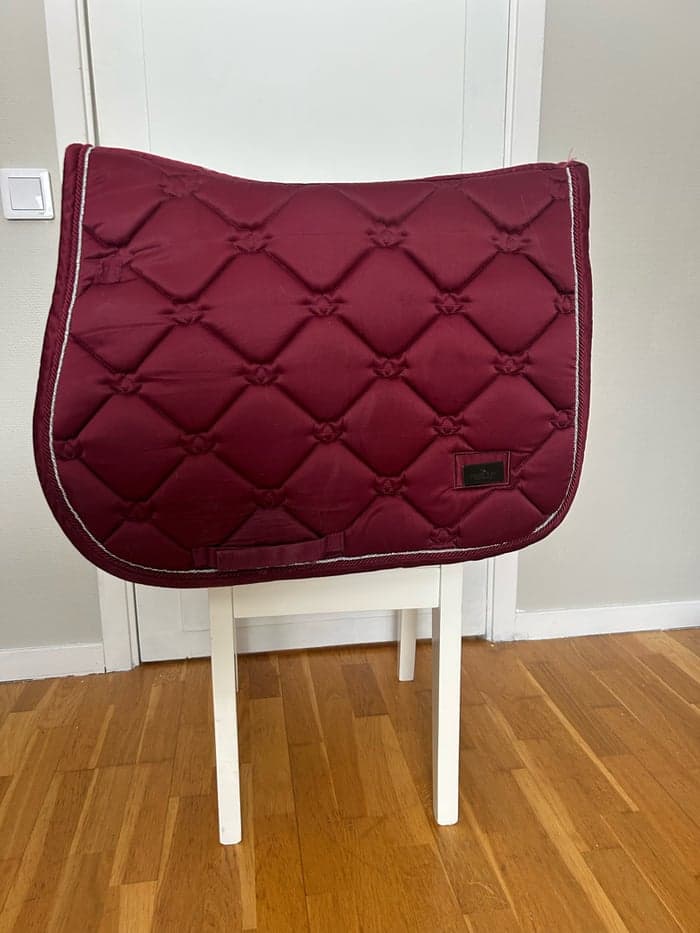 Media 1 av Rött schabrak från equestrian Stockholm 