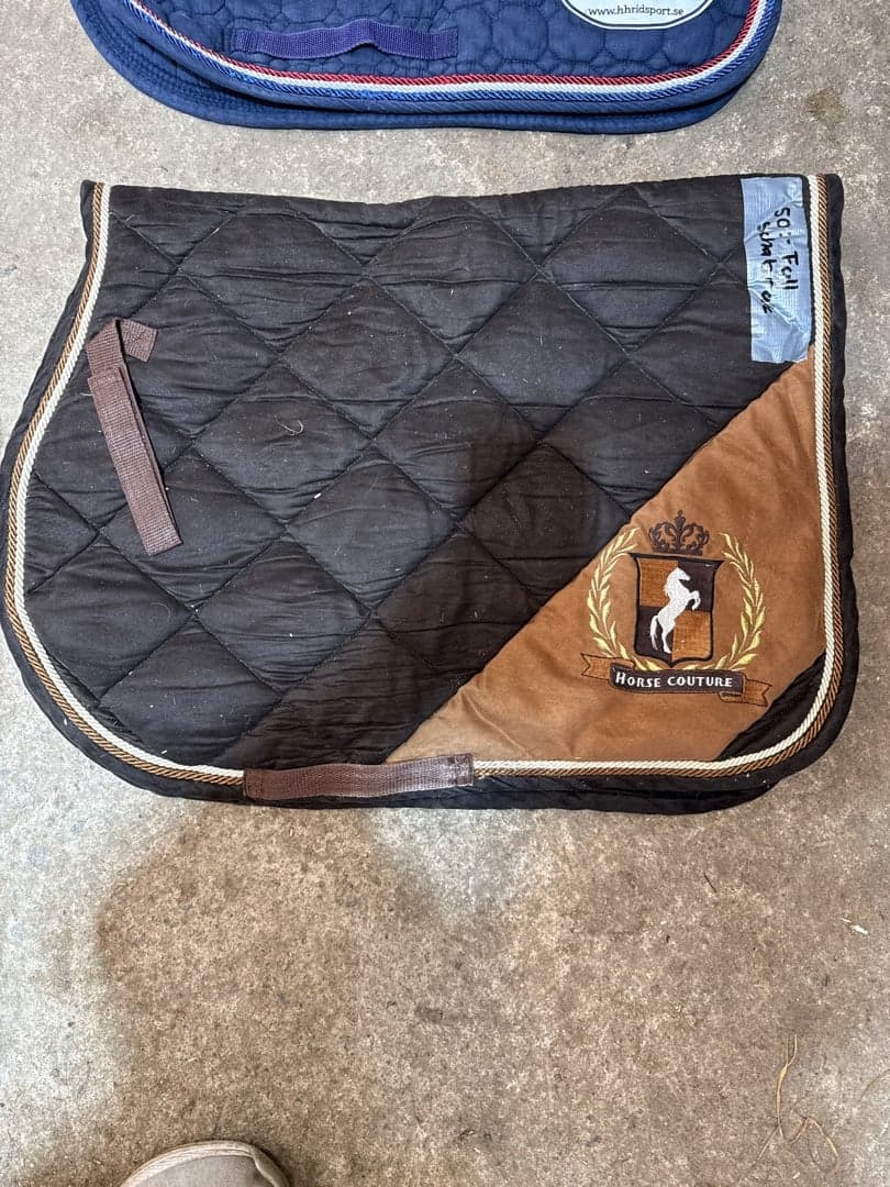 Image 1 of Svart schabrak från Horse Couture