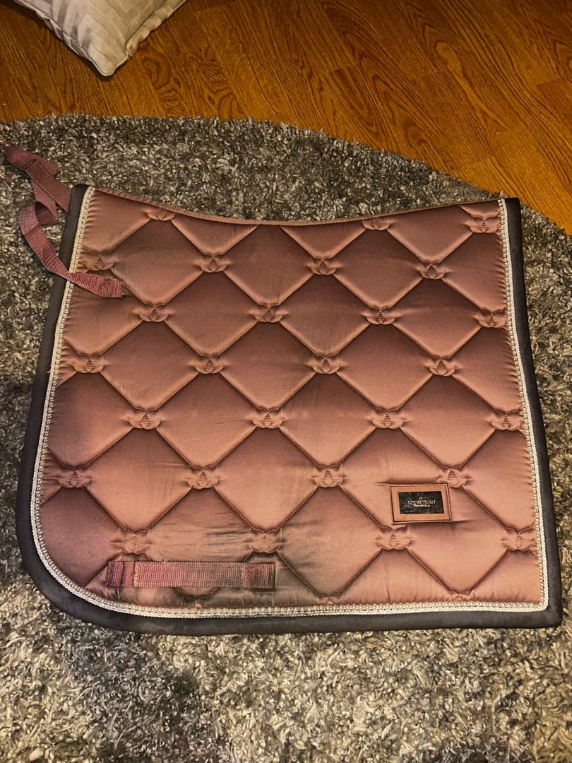 Bild 1 av Rosa schabrak från Equestrian Stockholm